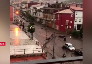 В Италии из-за оползня жители оказались заблокированы в своих домах