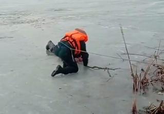 В карьере под Заславлем тонул пенсионер, его удалось спасти