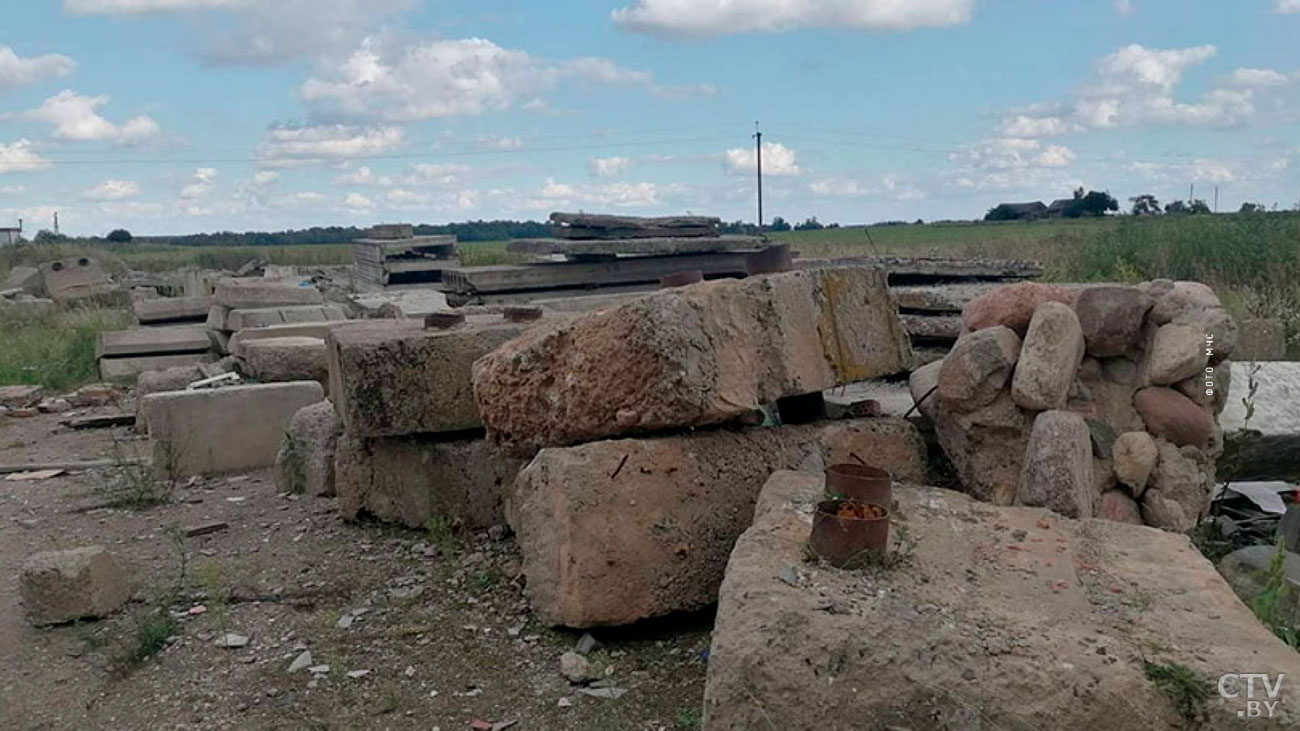 В Клецком районе спасатели помогли мальчику достать застрявшую в бетонных плитах руку-1