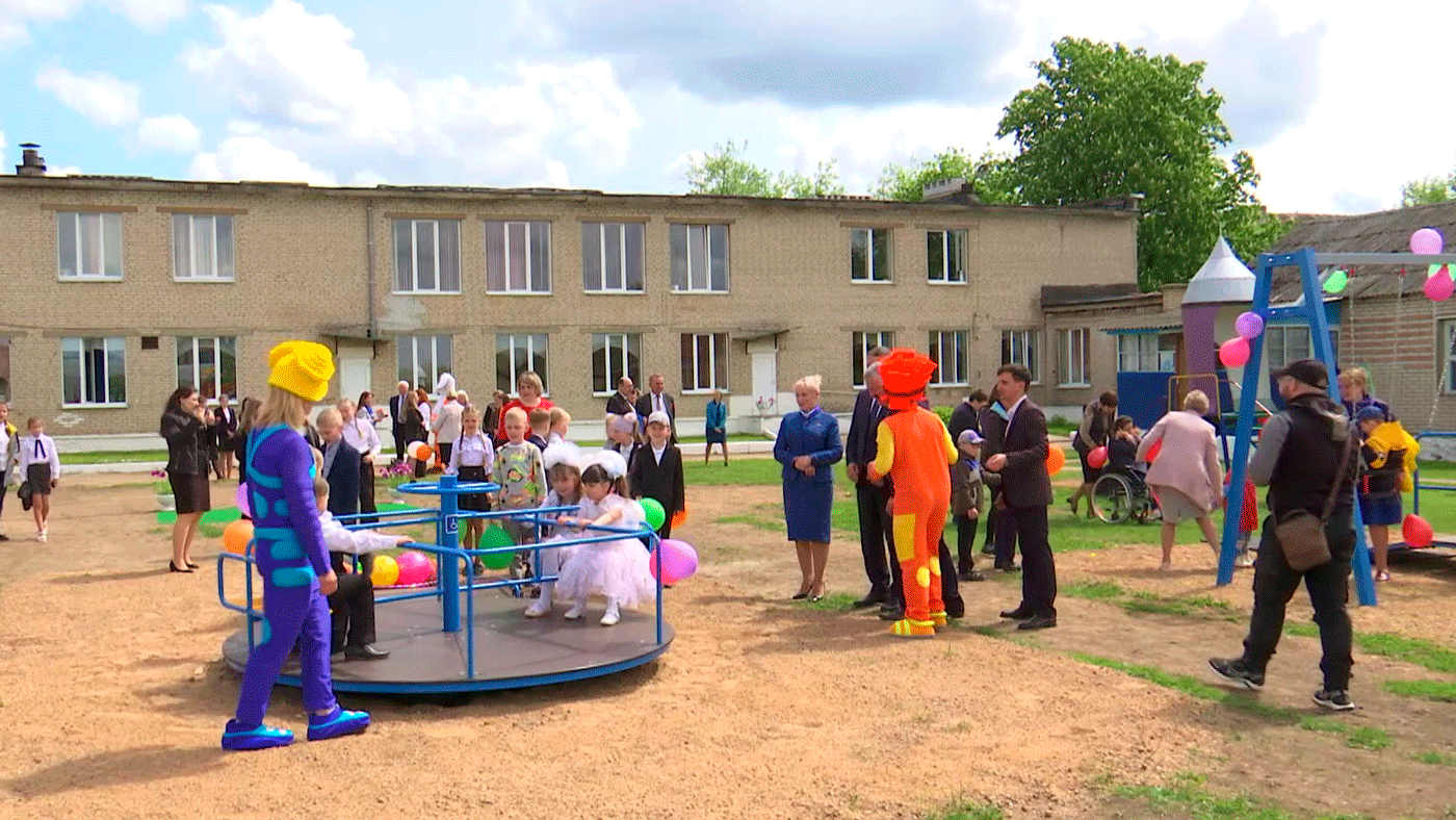Какой подарок получили маленькие жители Лиозно к Международному дню защиты детей?