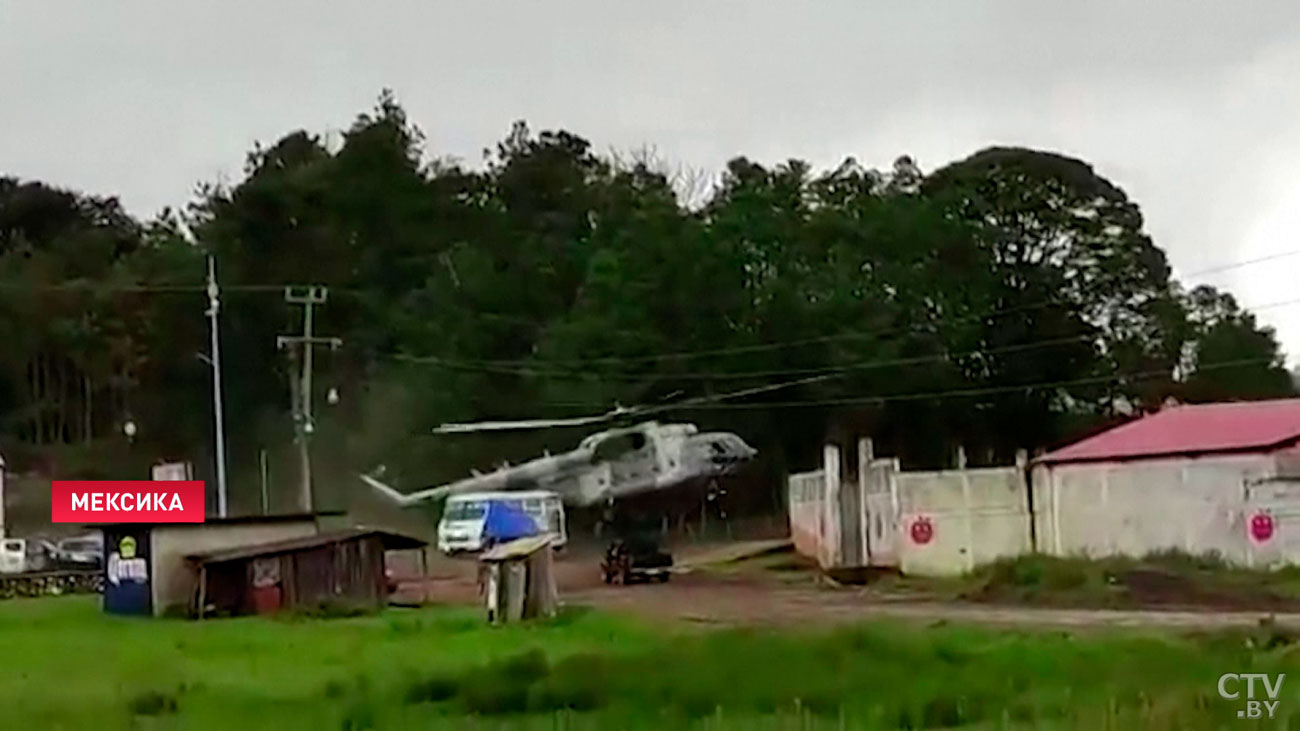 В Мексике упал военный вертолёт. На борту были высокопоставленные чиновники-1