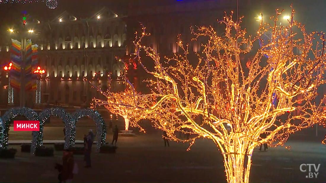 Всё про новогодний Минск: как город выглядит сейчас и когда заработает рождественская ярмарка?-7