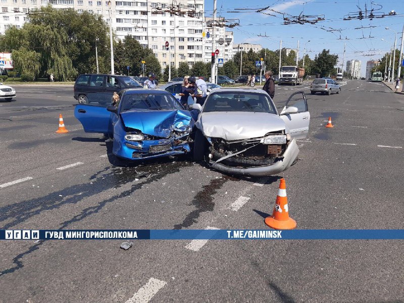 В Минске при столкновении Hyundai и Mazda пострадала пассажирка -1