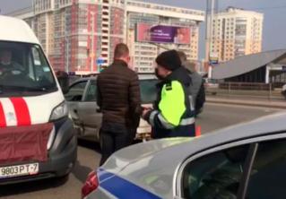 В Минске машина въехала в остановку общественного транспорта. Пострадали три человека