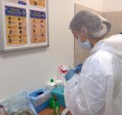 Удобно и быстро. В Минске привиться от вакцинации можно в ТЦ, на рынках, в метро