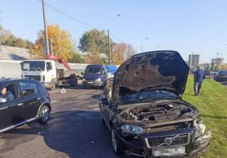Пьяный бесправник в Минске врезался в Volkswagen, его выбросило за пределы проезжей части