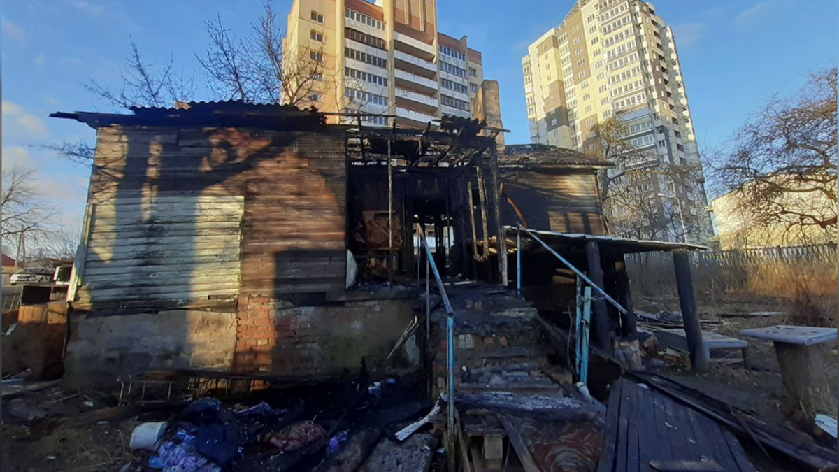 Использовали самодельную буржуйку и восковые свечи. В Минске сгорел частный дом, два человека погибли