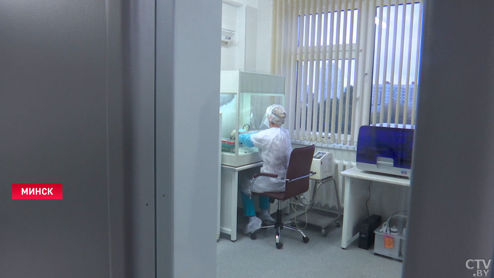 «До 1000 образцов в сутки». В минской инфекционке теперь могут делать больше тестов на ковид-1