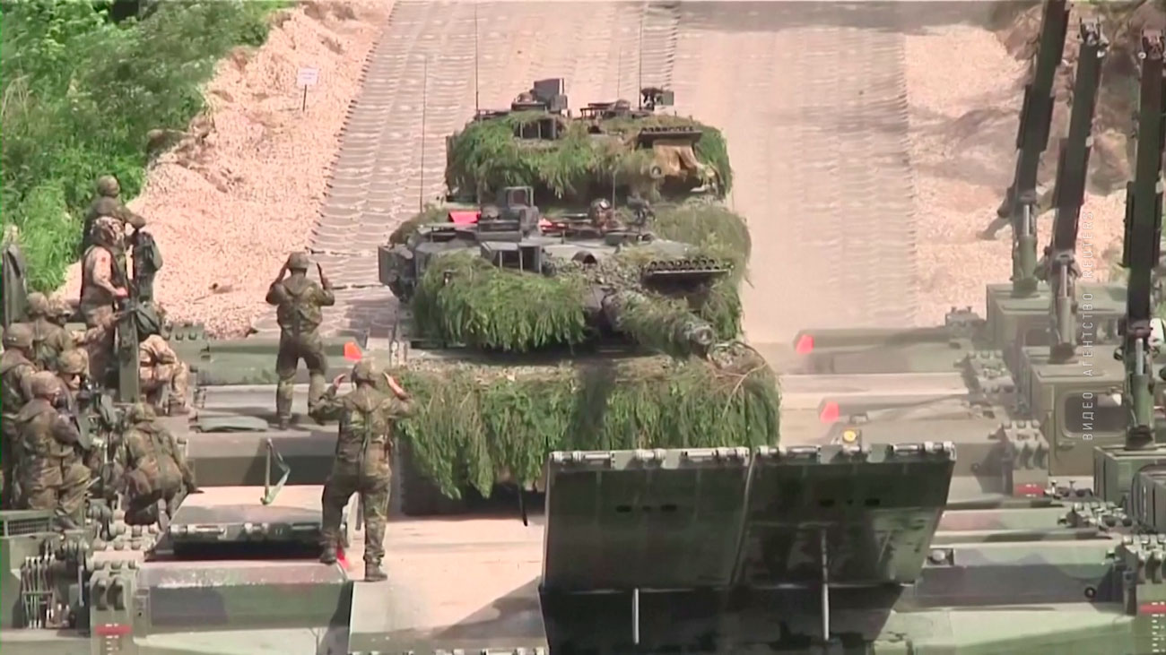 В Британию прибыли корабли с военной техникой для Украины