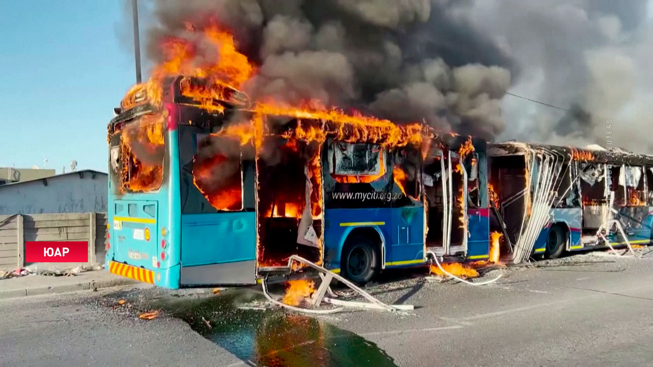 В ЮАР бастующие таксисты объявили войну общественному транспорту-1