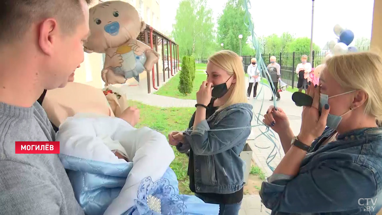 «У нас в семье теперь уже три Тельца». В Могилёве майский беби-бум, познакомились со счастливыми родителями-7