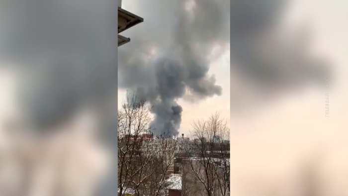 В Москве горит склад. Внутри заблокированы два человека, семерых уже спасли-1