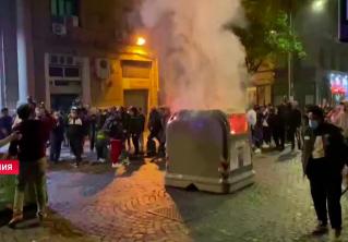В Неаполе акция против коронавирусных ограничений переросла в беспорядки