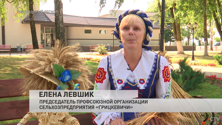 «Богат на все виды культур». К завершению уборочной в Несвижском районе изготовили дожиночный сноп-1