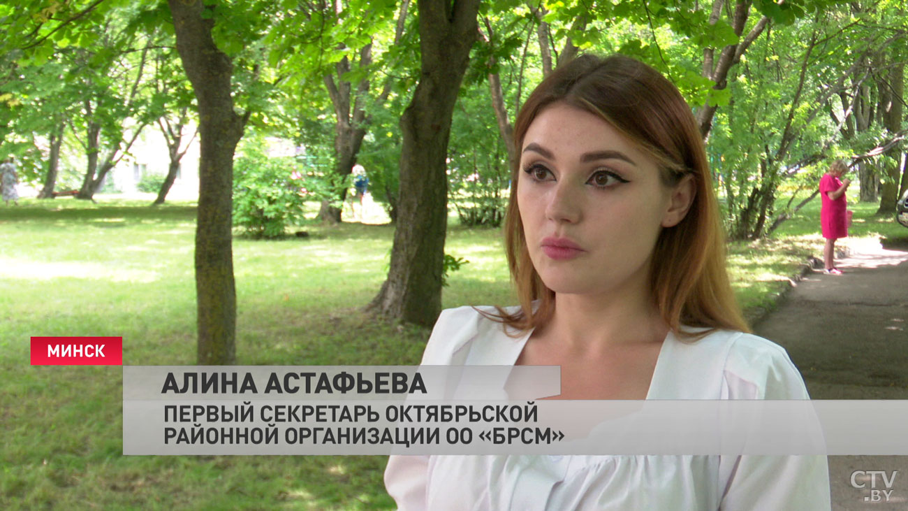 Мурал с васильками и колосьями открыли в Минске. Где его можно увидеть?-7