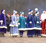 «Сезон чудес здесь и не заканчивается никогда». В поместье Деда Мороза в Беловежской пуще готовятся встречать Новый год