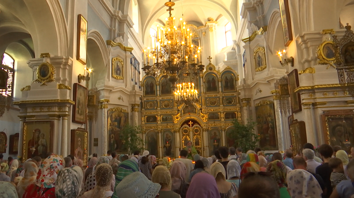 В православных храмах отмечается праздник Святой Троицы. Что обязательно нужно сделать в этот день?