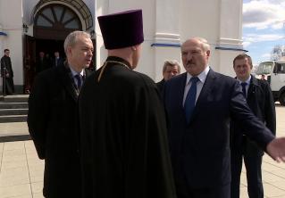 Александр Лукашенко рассказал, что в приёмной у главы Администрации заболел человек