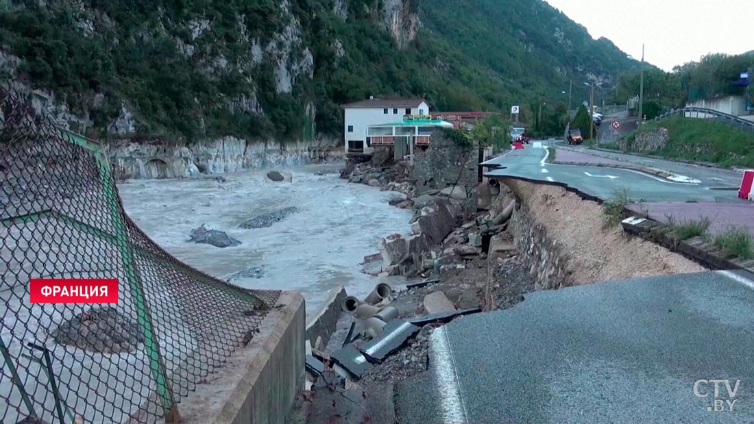 Во Франции из-за ливней погибли пять человек-1