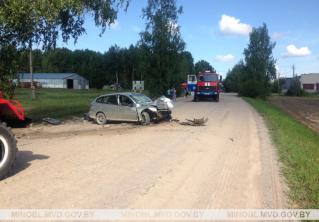 В Пуховичском районе иномарка врезалась в дерево. Погибли водитель и пассажирка 