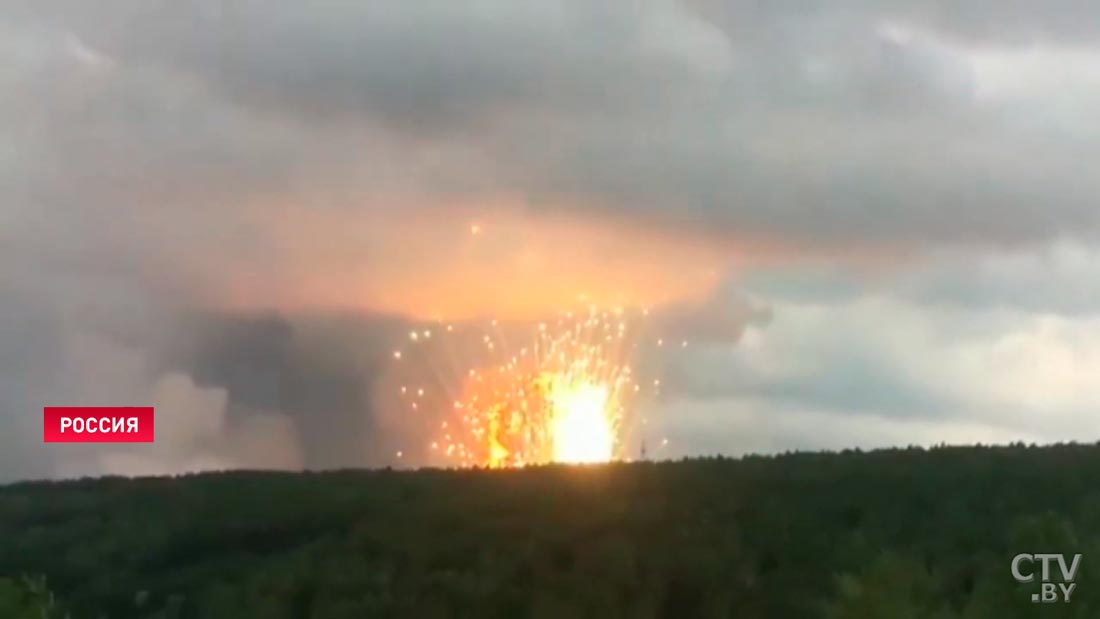 На горящем складе в Рязанской области взрываются боеприпасы. Введён режим ЧС-1