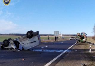 В Щучинском районе при столкновении Peugeot и трактора погиб человек 