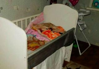 В Солигорске погибла годовалая девочка. Мать оставила её с трёхлетним братом В Солигорске погибла годовалая девочка. Мать оставила её с трёхлетним братом