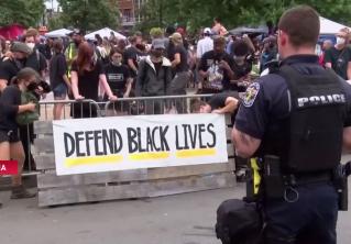 Во время акции протеста в Кентукки мужчина открыл огонь по людям 
