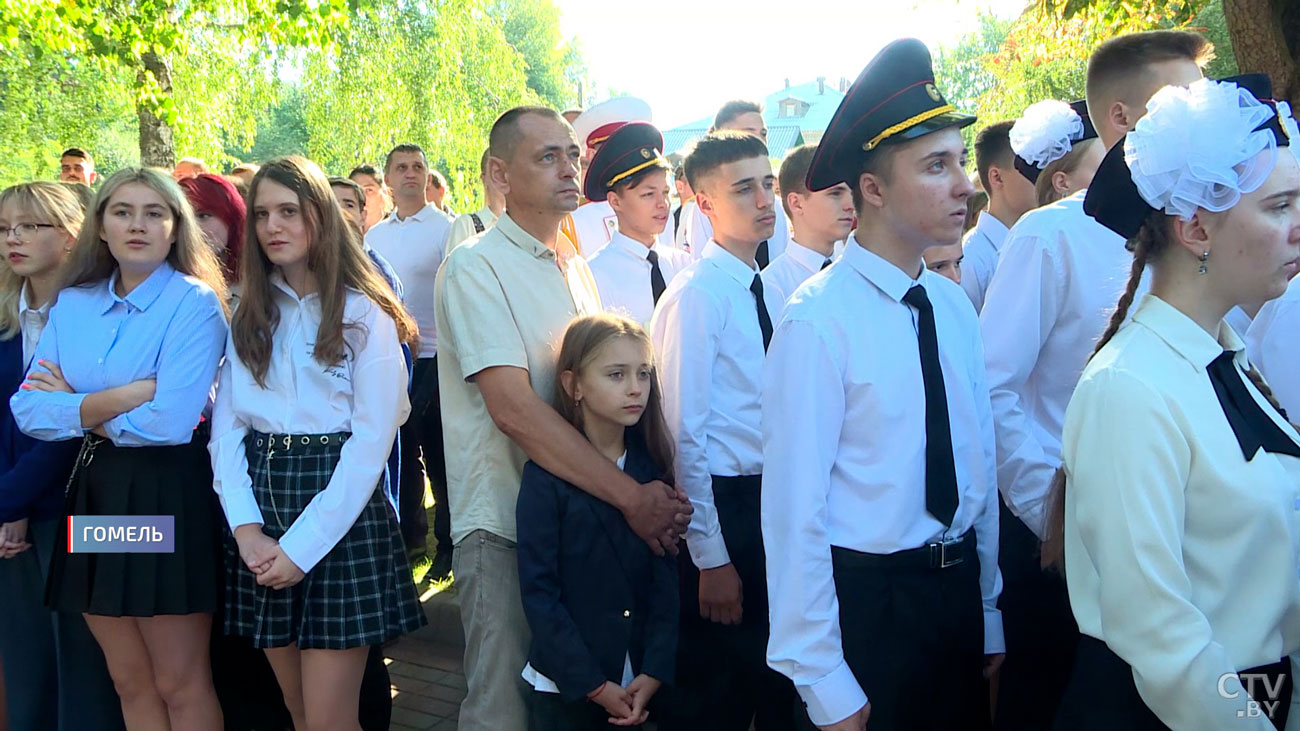 Учеников в Украине ждали только в тех школах, где есть бомбоубежища. Но что с теми, кто уехал в Беларусь?-1 Учеников в Украине ждали только в тех школах, где есть бомбоубежища. Но что с теми, кто уехал в Беларусь?-1