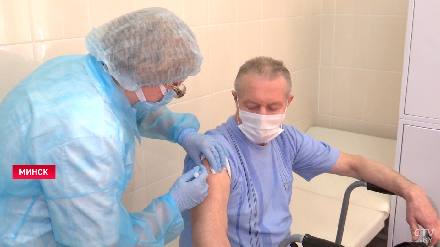 В Минске от коронавируса вакцинировались около 10 тысяч человек-4