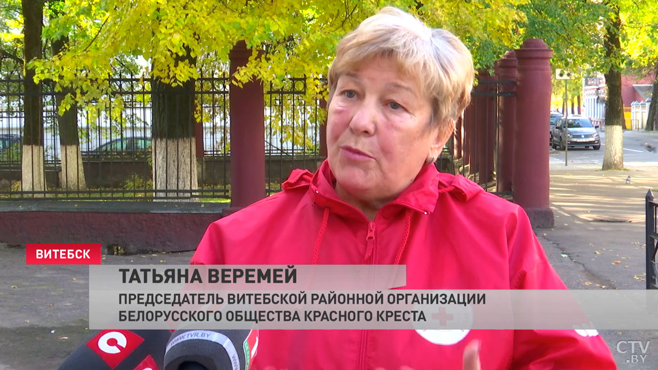 «Только так мы можем победить пандемию». Как волонтёры Красного Креста помогают медикам в вакцинации?-4