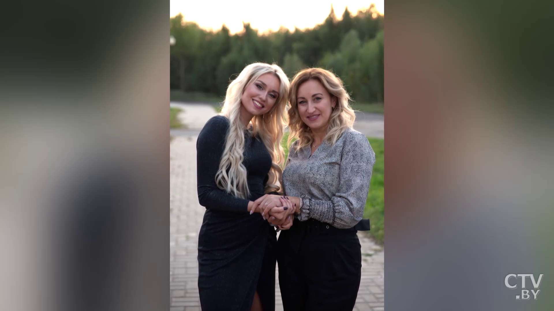 «Еще в школе я пробовала создать радио». Ведущая СТВ Юлия Самусенко рассказала о творчестве и работе на телевидении-19
