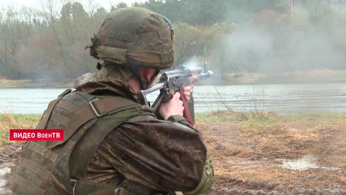 Около 20 единиц военной спецтехники и паромы. Возле Гродно прошли масштабные военные учения-4