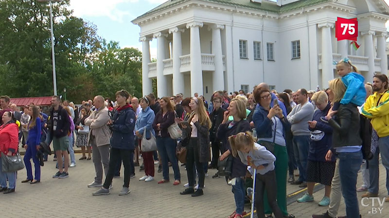 Живая музыка в средневековом стиле, фуд-корты и атмосфера праздника: что происходит в Верхнем городе 3 июля-3