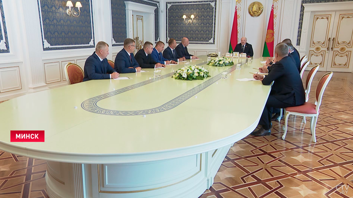 10 красных папок. Как проходила встреча Президента и местной вертикали?-4 10 красных папок. Как проходила встреча Президента и местной вертикали?-4