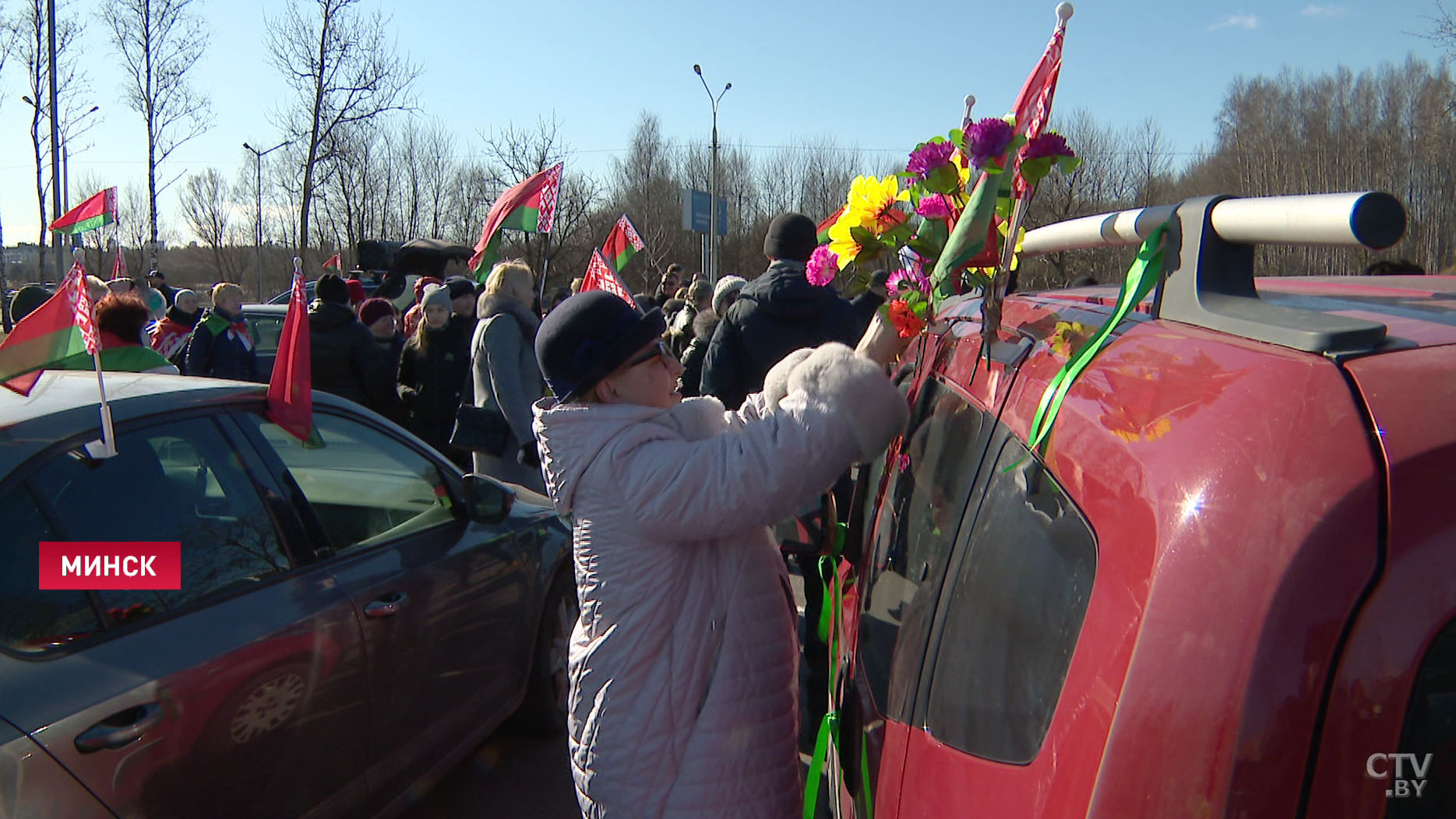 Маршрут в виде восьмёрки. В Минске прошёл патриотичный автопробег в честь 8 Марта-1