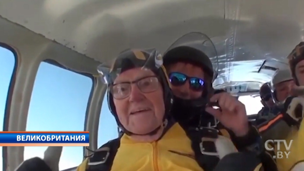 В Великобритании ветеран Второй мировой войны совершил прыжок с парашюта в возрасте 101 года-1