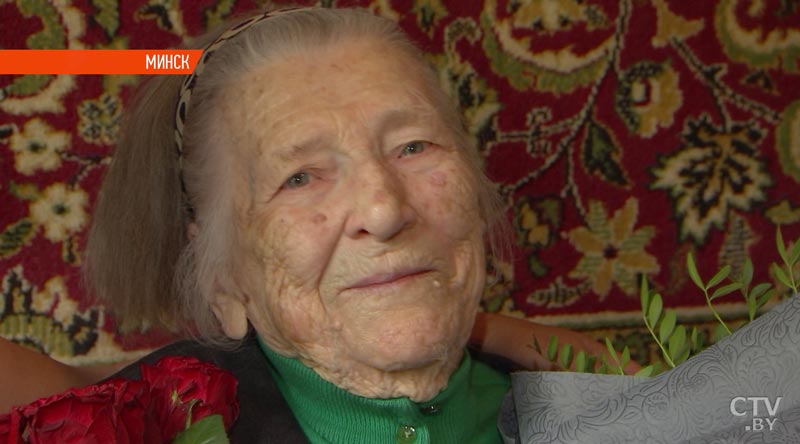 Помним и гордимся: со 100-летним юбилеем ветерана ВОВ – Веру Шиманскую поздравила съёмочная группа СТВ-36