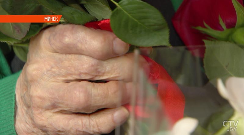 Помним и гордимся: со 100-летним юбилеем ветерана ВОВ – Веру Шиманскую поздравила съёмочная группа СТВ-39