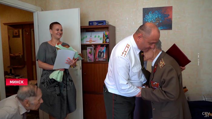 «Своим жизнелюбием даёт нам энергию». В Минске поздравили с юбилеем ветерана, освобождавшего Кубань и Нальчик-1 «Своим жизнелюбием даёт нам энергию». В Минске поздравили с юбилеем ветерана, освобождавшего Кубань и Нальчик-1