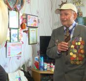 93-летний ветеран выращивает фруктовый сад, но до сих пор помнит, как подрывали поезда и какой вкус у гнилой картошки