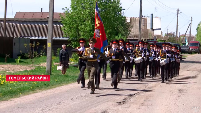 Ветерана из Гомельского района со 100-летним юбилеем поздравили парадом у дома-1