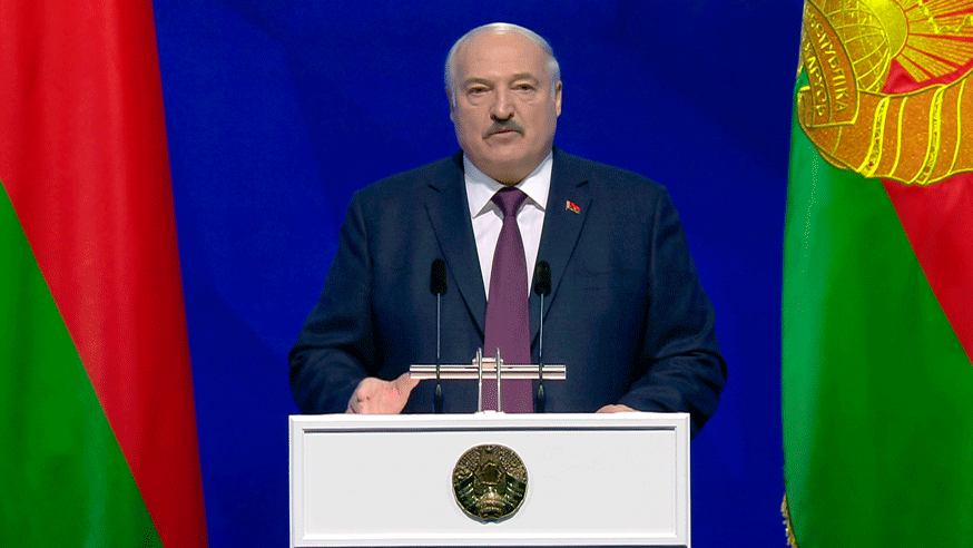 «Надо подстраиваться, не надо надувать щёки». Президент призвал чиновников не страдать глобализмом