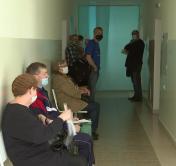 «Если человек не имеет противопоказаний – идёт дальше». В Вилейском районе привились более тысячи человек