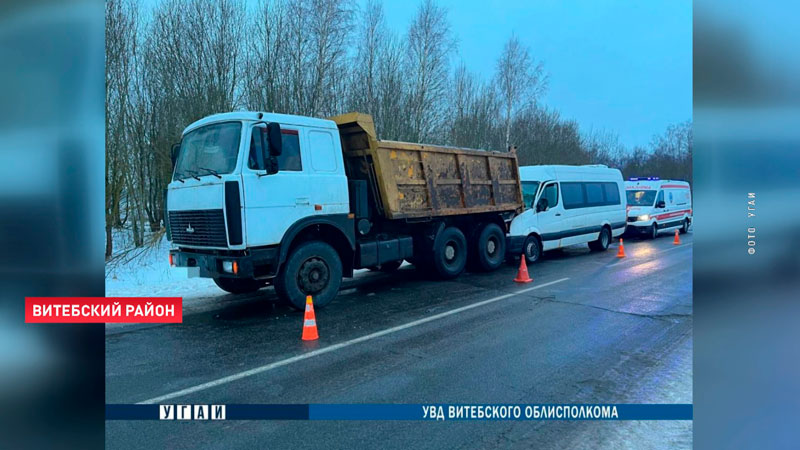 Грузовик и микроавтобус с пассажирами столкнулись в Витебском районе-1