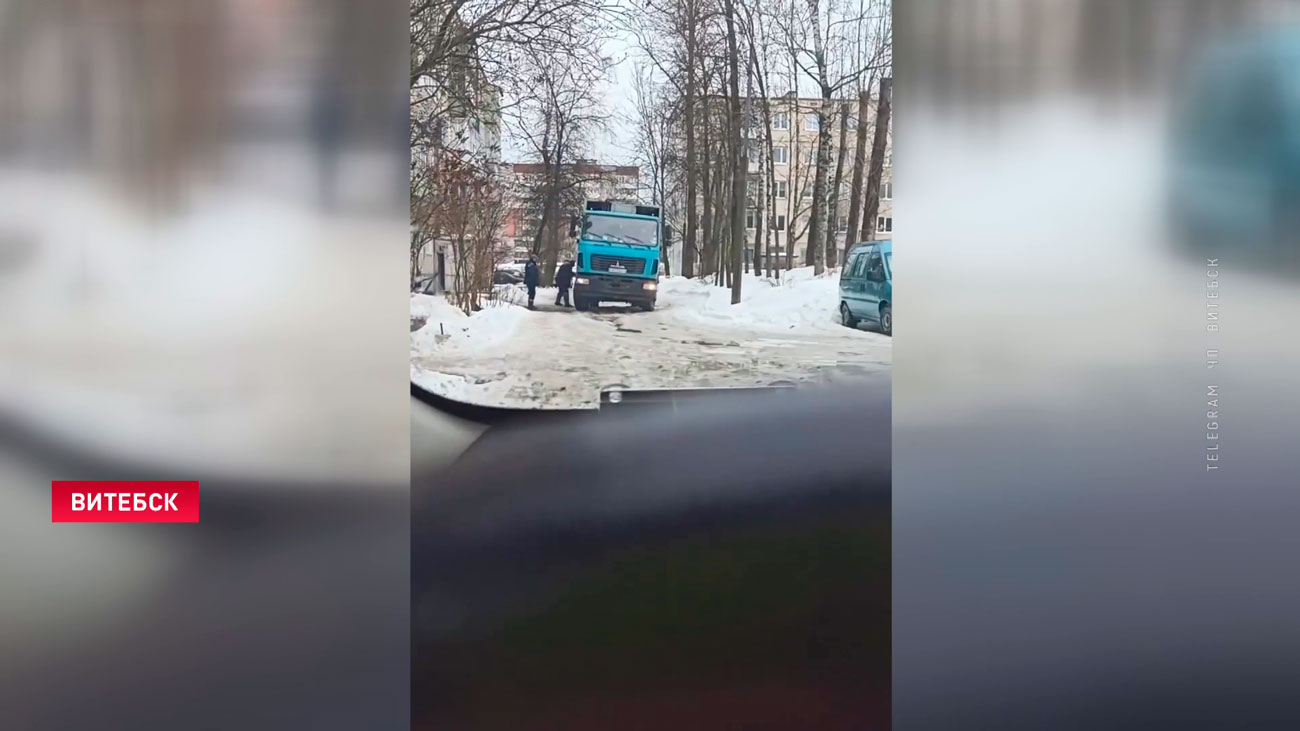 В Витебске застревают внедорожники и большегрузы. Всё из-за огромных ледяных наростов-7