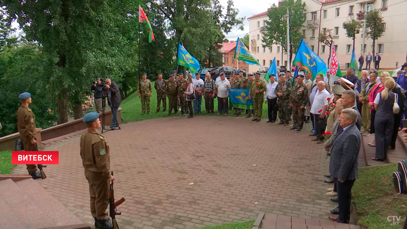 Память погибших десантников почтили на митинге в Витебске-1