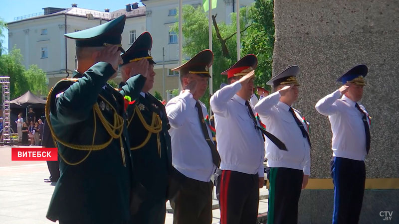 Сотни человек собрал митинг на площади Победы в Витебске-7