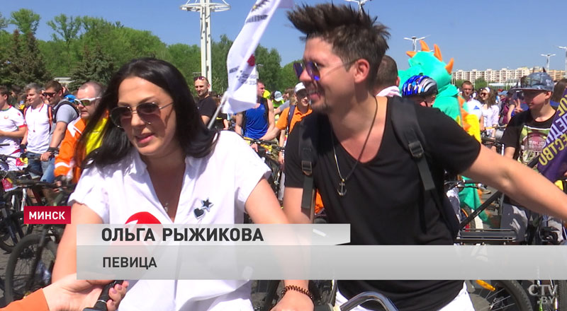 С котом на плече, в костюме Тиранозавра или Мальвины. На «Viva Rovar» белорусы удивляют образами-30 С котом на плече, в костюме Тиранозавра или Мальвины. На «Viva Rovar» белорусы удивляют образами-30