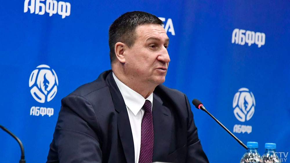 Владимир Базанов приехал в Чехию на матч, но был задержан полицией. Что случилось?-1